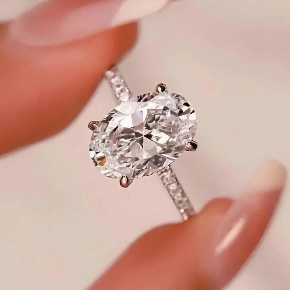 Elegant Silver Oval-Cut Ring size 6